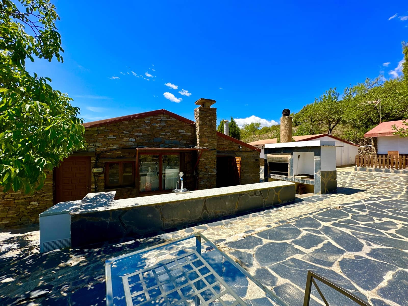 5 soveværelse Virksomhed til salg i Nevada med swimmingpool garage - € 550.000 (Ref: 9187666)