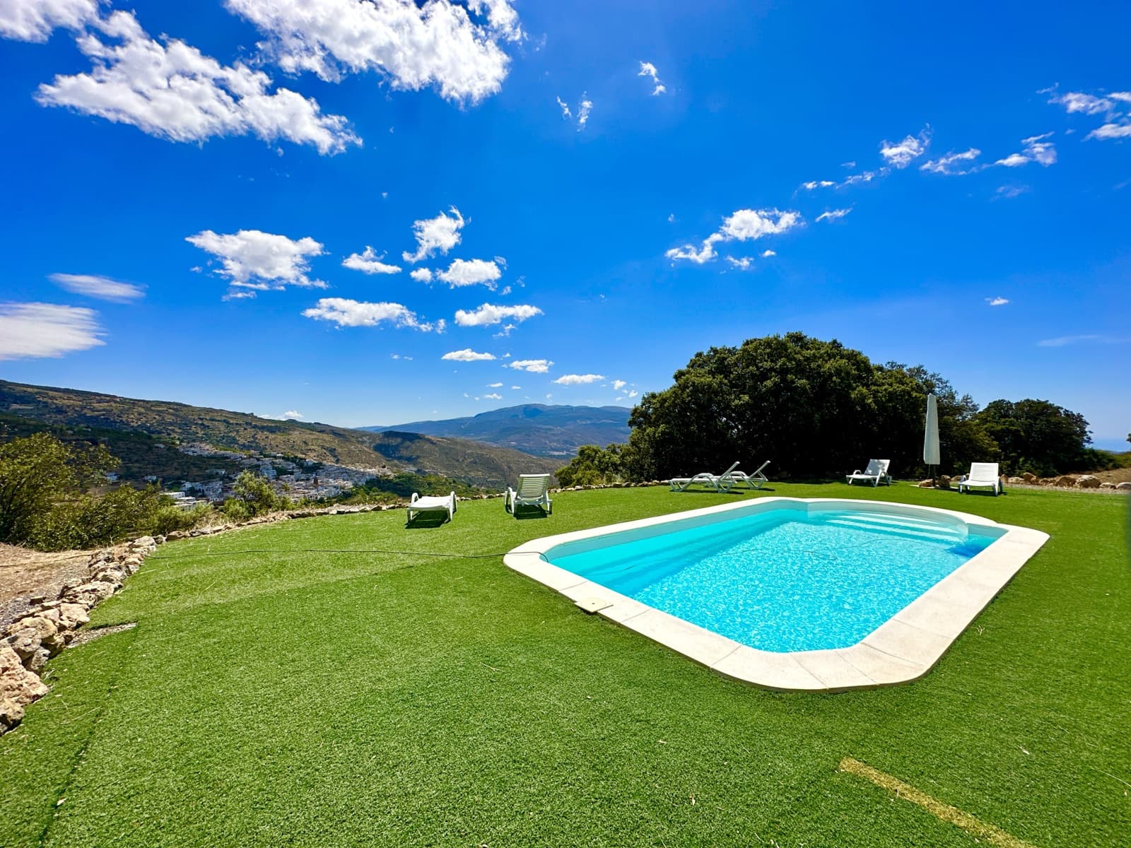 5 soveværelse Virksomhed til salg i Nevada med swimmingpool garage - € 550.000 (Ref: 9187666)