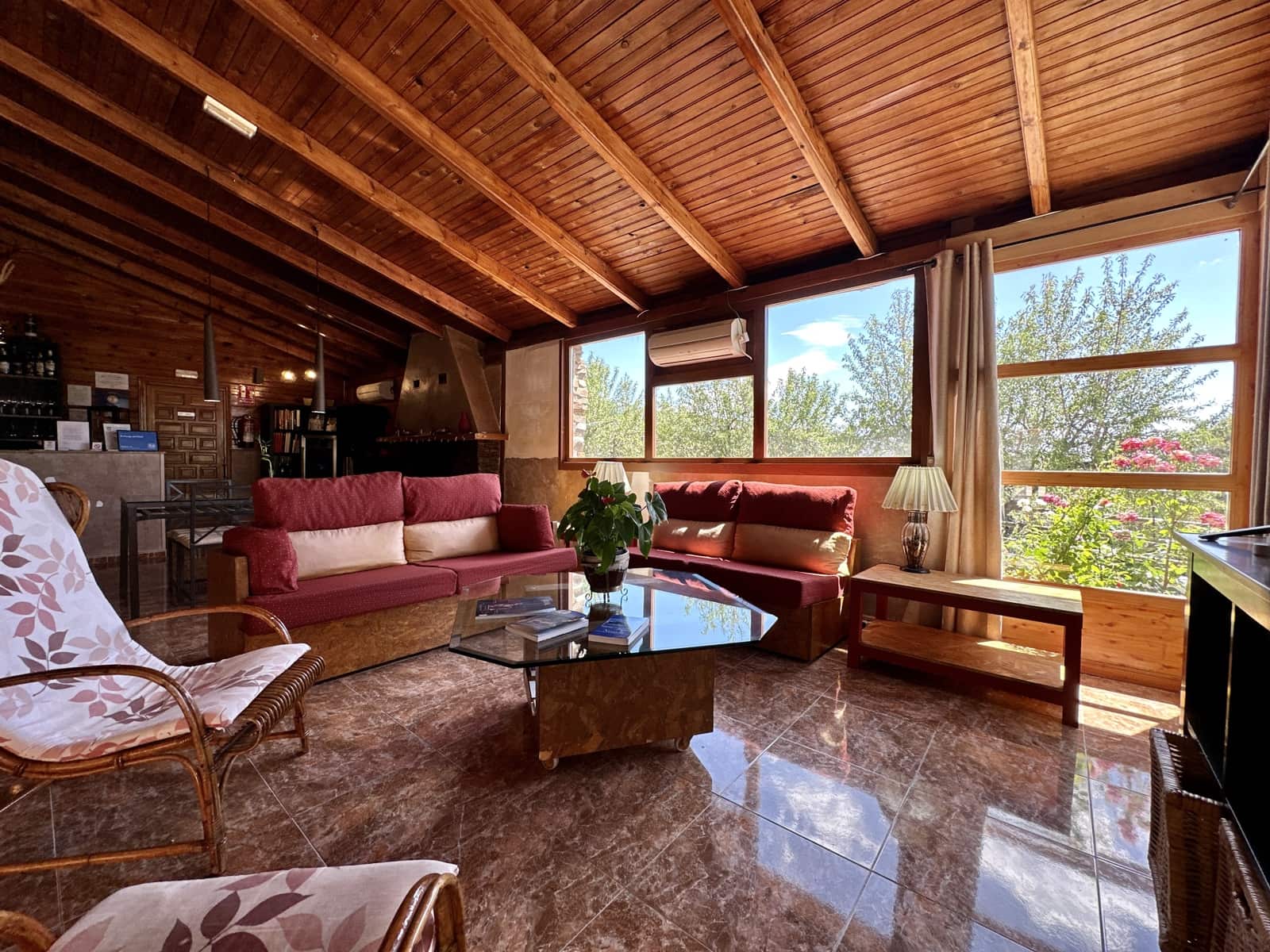 5 soveværelse Virksomhed til salg i Nevada med swimmingpool garage - € 550.000 (Ref: 9187666)