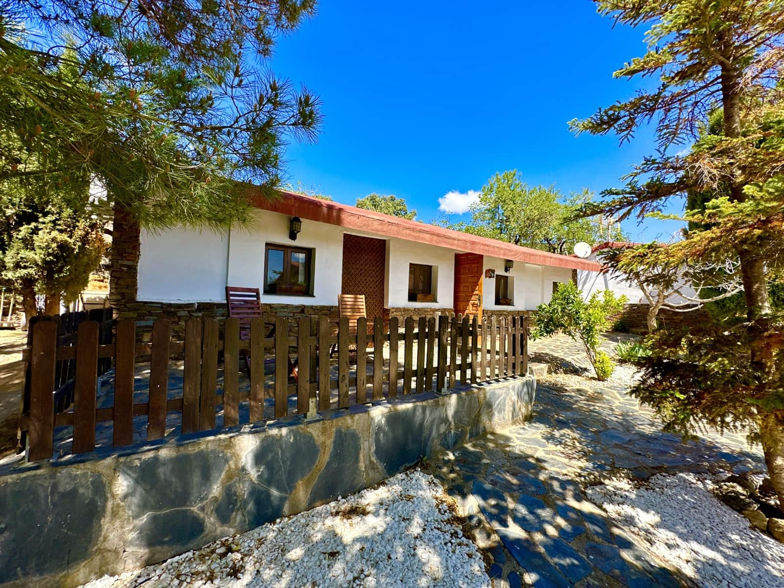 5 soveværelse Virksomhed til salg i Nevada med swimmingpool garage - € 550.000 (Ref: 9187666)