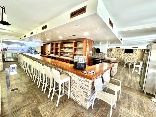 11 bedroom Restaurant/Bar for sale in Roquetas de Mar - € 863,000 (Ref: 9190707)