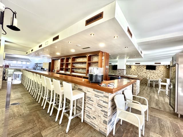 11 bedroom Restaurant/Bar for sale in Roquetas de Mar - € 863,000 (Ref: 9190707)