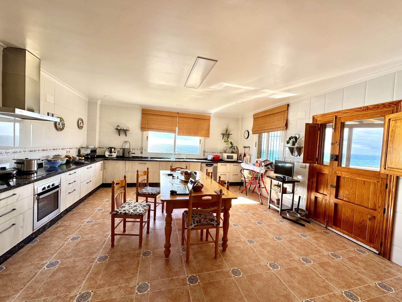 4 soveværelse Villa til salg i Adra med swimmingpool garage - € 535.000 (Ref: 9190715)