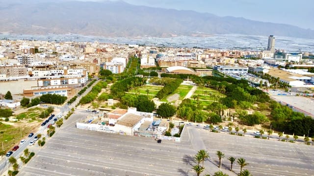 4 makuuhuone Omakotitalo myytävänä paikassa El Ejido mukana 
autotalli - 193 900 € (Ref: 9191366)