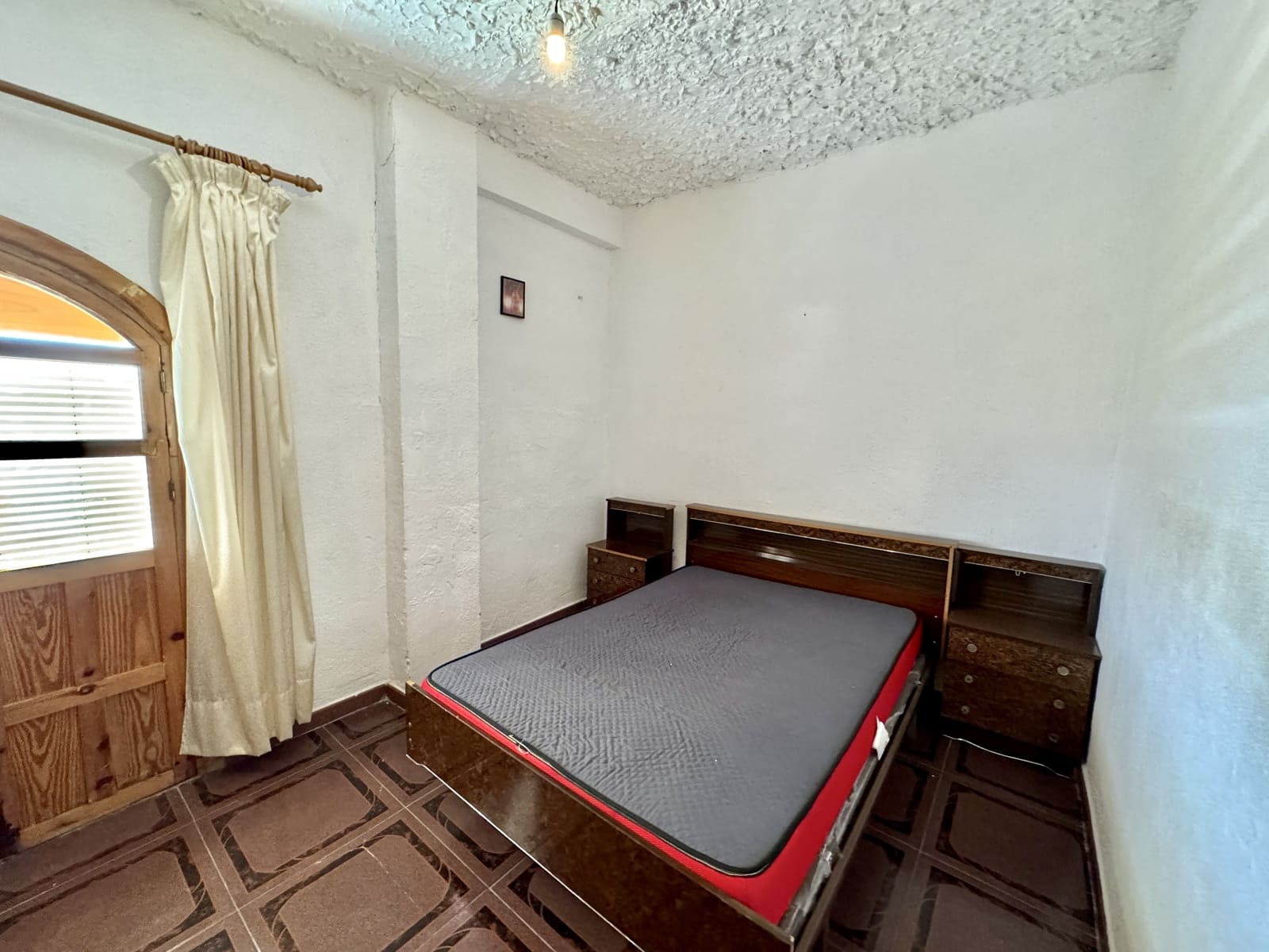 6 bedroom Flat for sale in Valor - € 92,500 (Ref: 9191412)