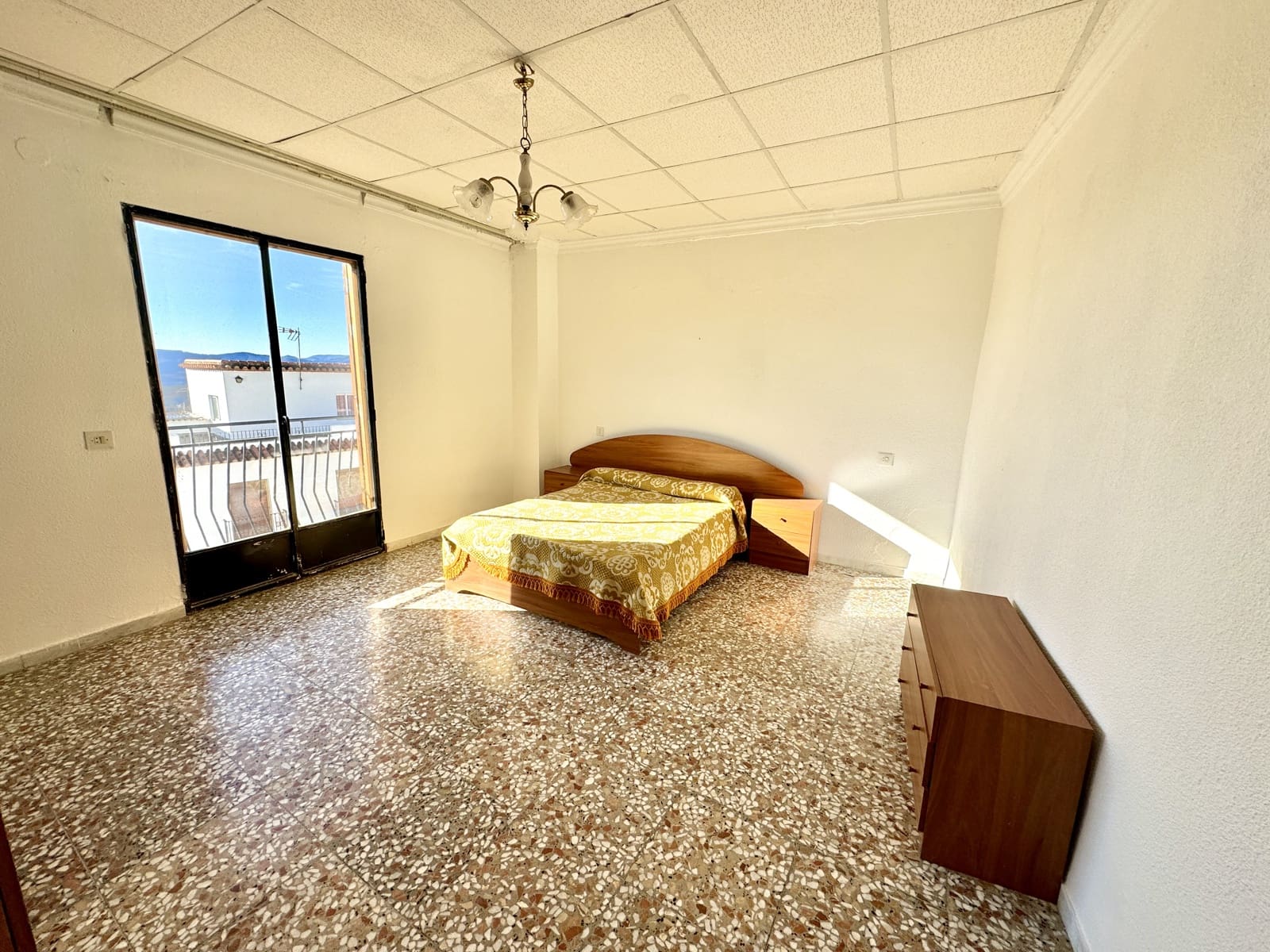 6 bedroom Flat for sale in Valor - € 92,500 (Ref: 9191412)