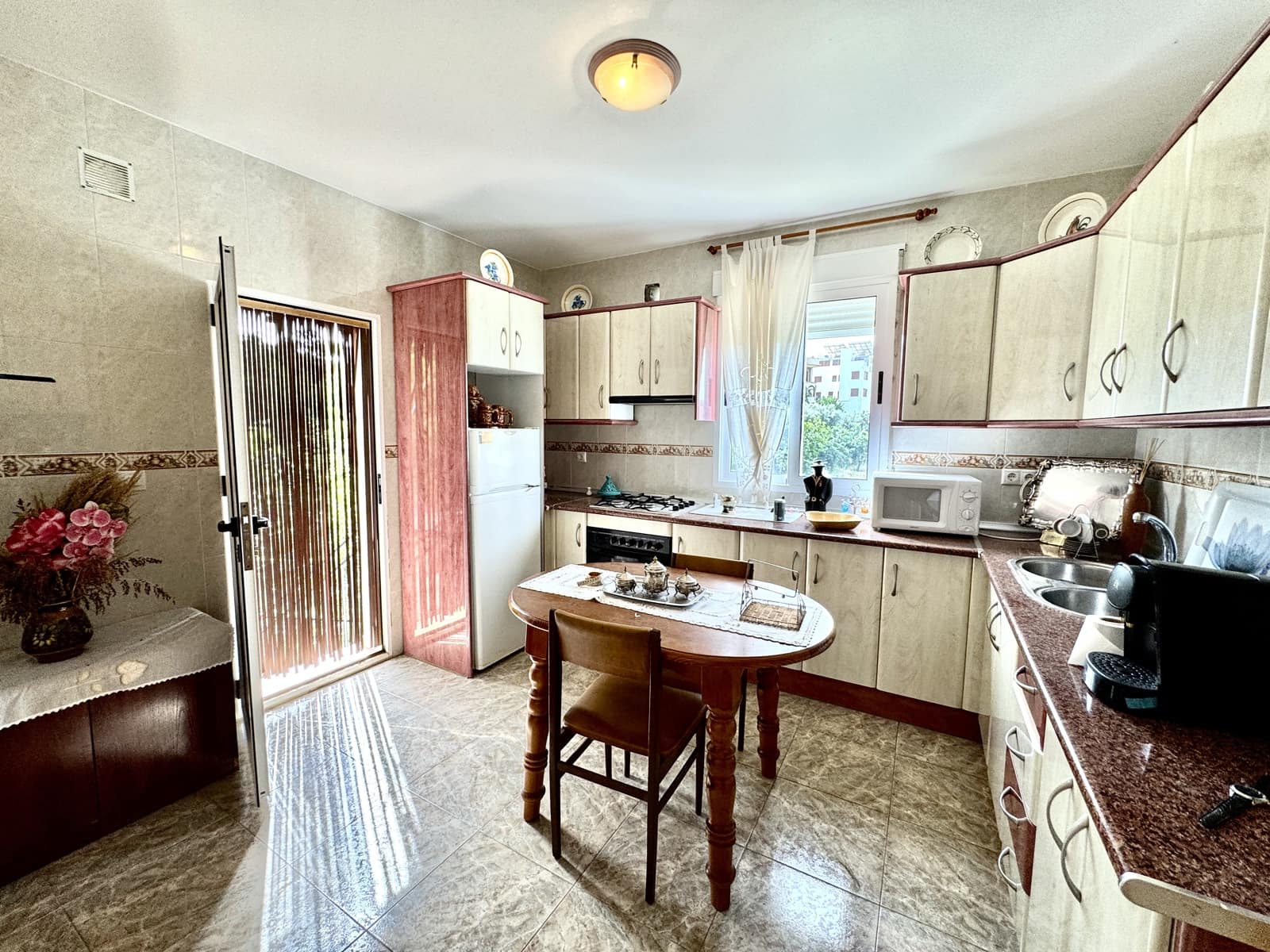 6 soverom Villa til salgs i Cadiar med garasje - € 195 000 (Ref: 9231905)