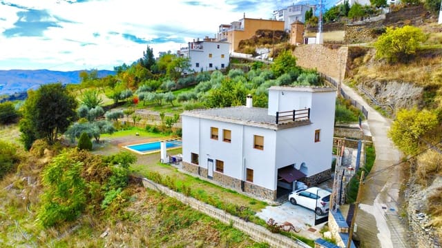 6 soverom Villa til salgs i Bérchules med svømmebasseng garasje - € 280 000 (Ref: 9356770)