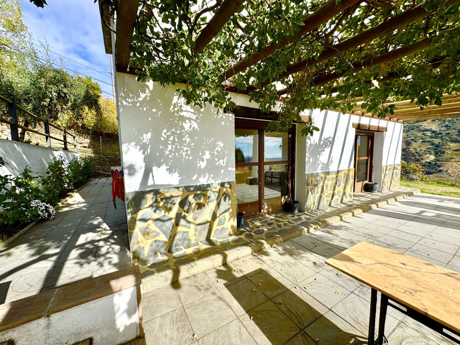 6 sypialnia Willa na sprzedaż w Berchules z basenem garażem - 280 000 € (Ref: 9356770)