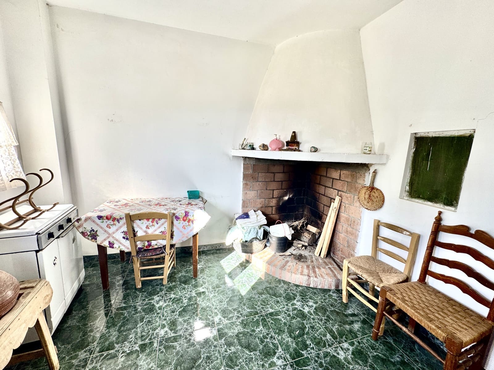 6 soveværelse Byhus til salg i Valor - € 75.000 (Ref: 9400997)