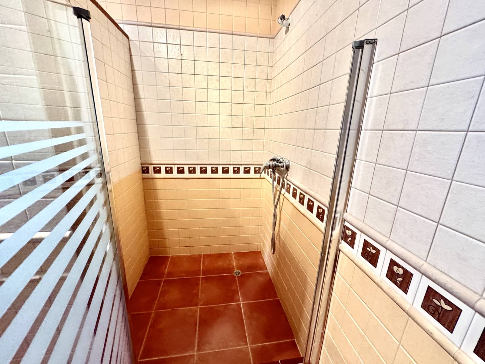 3 soverom Villa til salgs i Yegen med garasje - € 275 000 (Ref: 9409318)