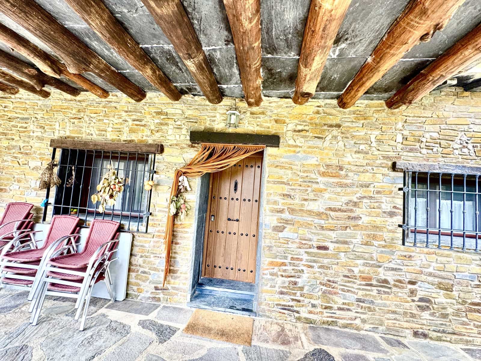 3 soverom Villa til salgs i Yegen med garasje - € 275 000 (Ref: 9409318)