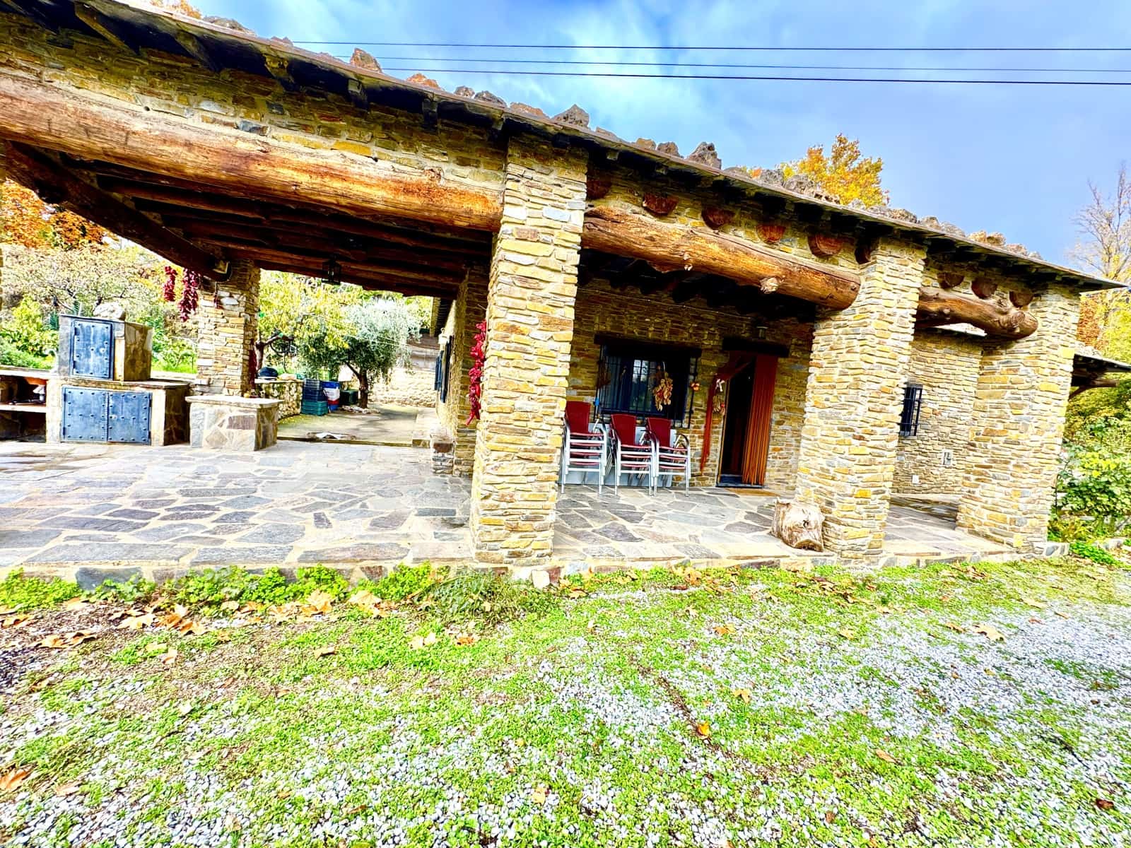 3 soverom Villa til salgs i Yegen med garasje - € 275 000 (Ref: 9409318)