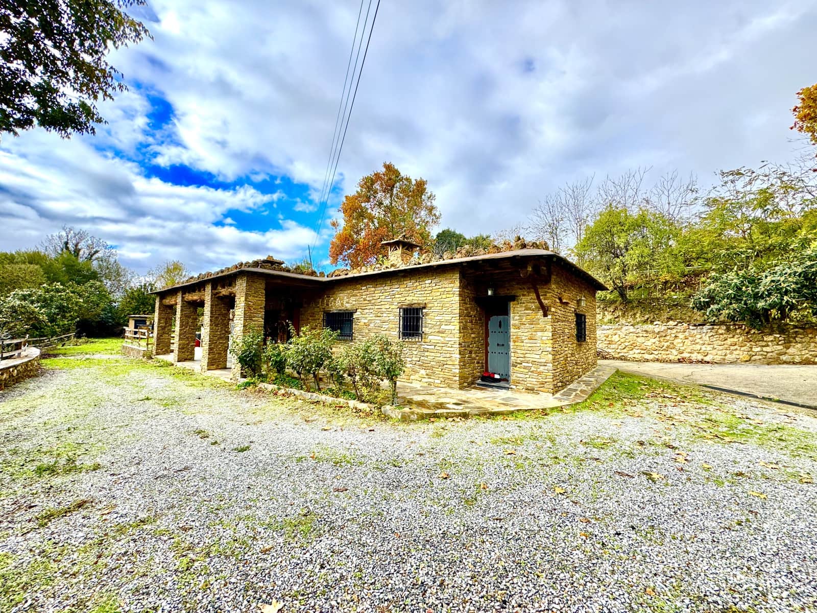 3 soverom Villa til salgs i Yegen med garasje - € 275 000 (Ref: 9409318)