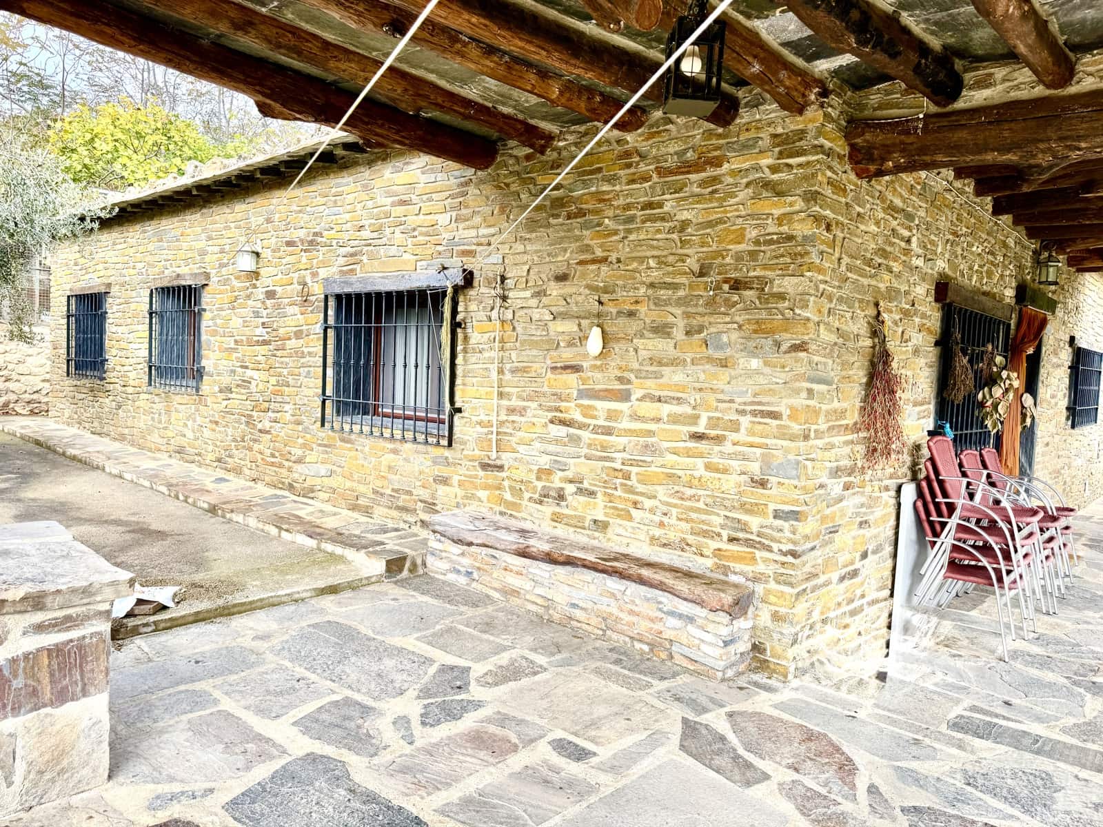 3 soverom Villa til salgs i Yegen med garasje - € 275 000 (Ref: 9409318)