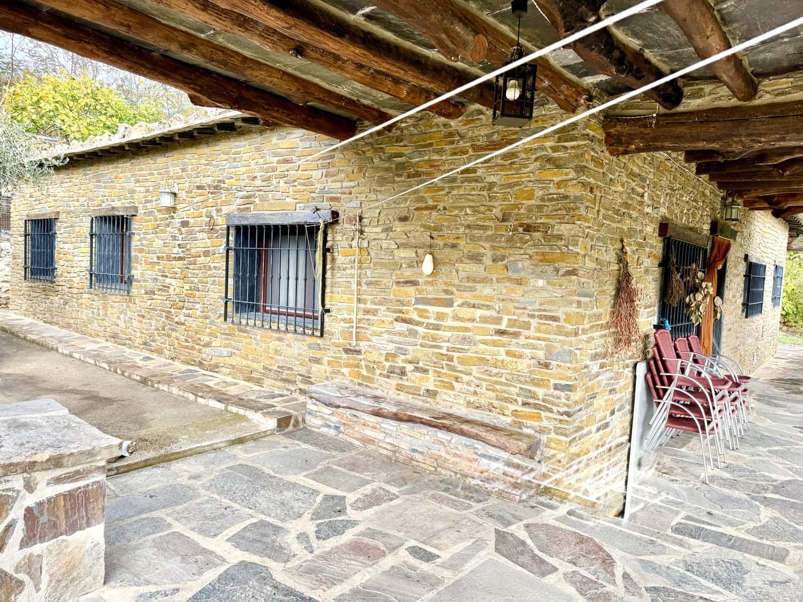 3 soverom Villa til salgs i Yegen med garasje - € 275 000 (Ref: 9409318)