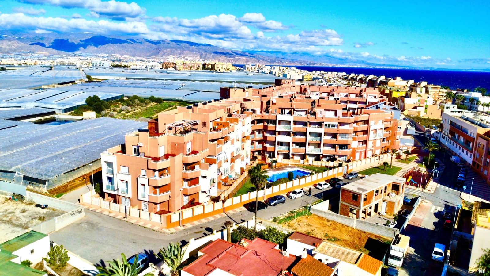 1 sypialnia Apartament na sprzedaż w Roquetas de Mar z basenem garażem - 125 000 € (Ref: 9480773)