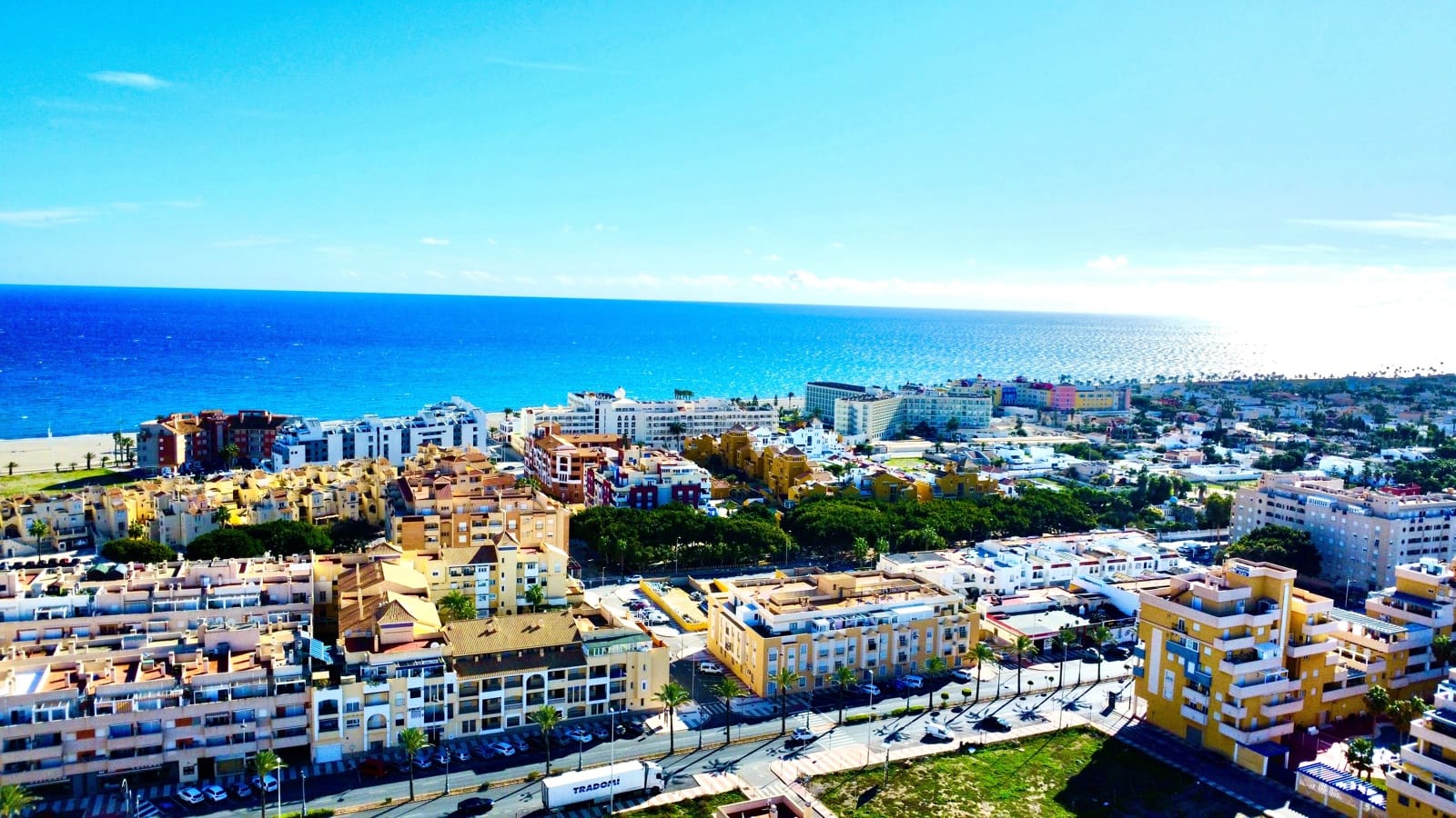 1 sypialnia Apartament na sprzedaż w Roquetas de Mar z basenem garażem - 125 000 € (Ref: 9480773)