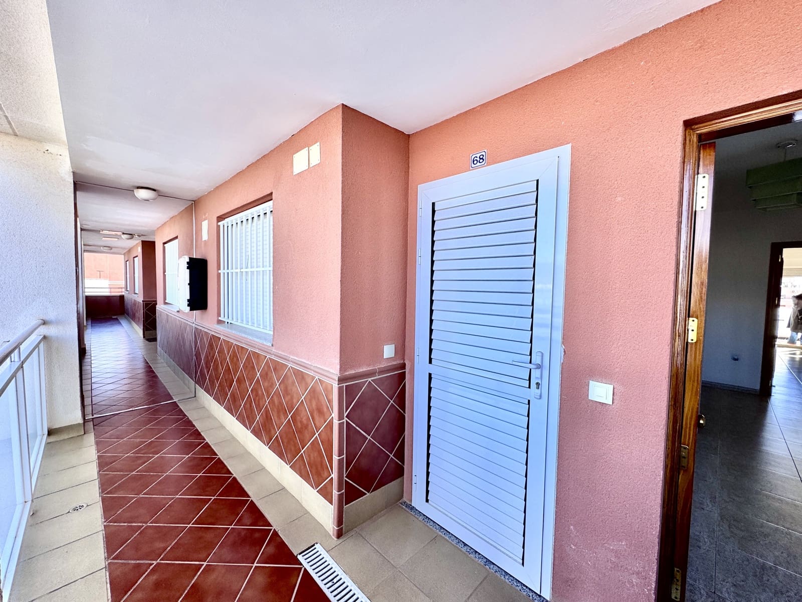 1 sypialnia Apartament na sprzedaż w Roquetas de Mar z basenem garażem - 125 000 € (Ref: 9480773)