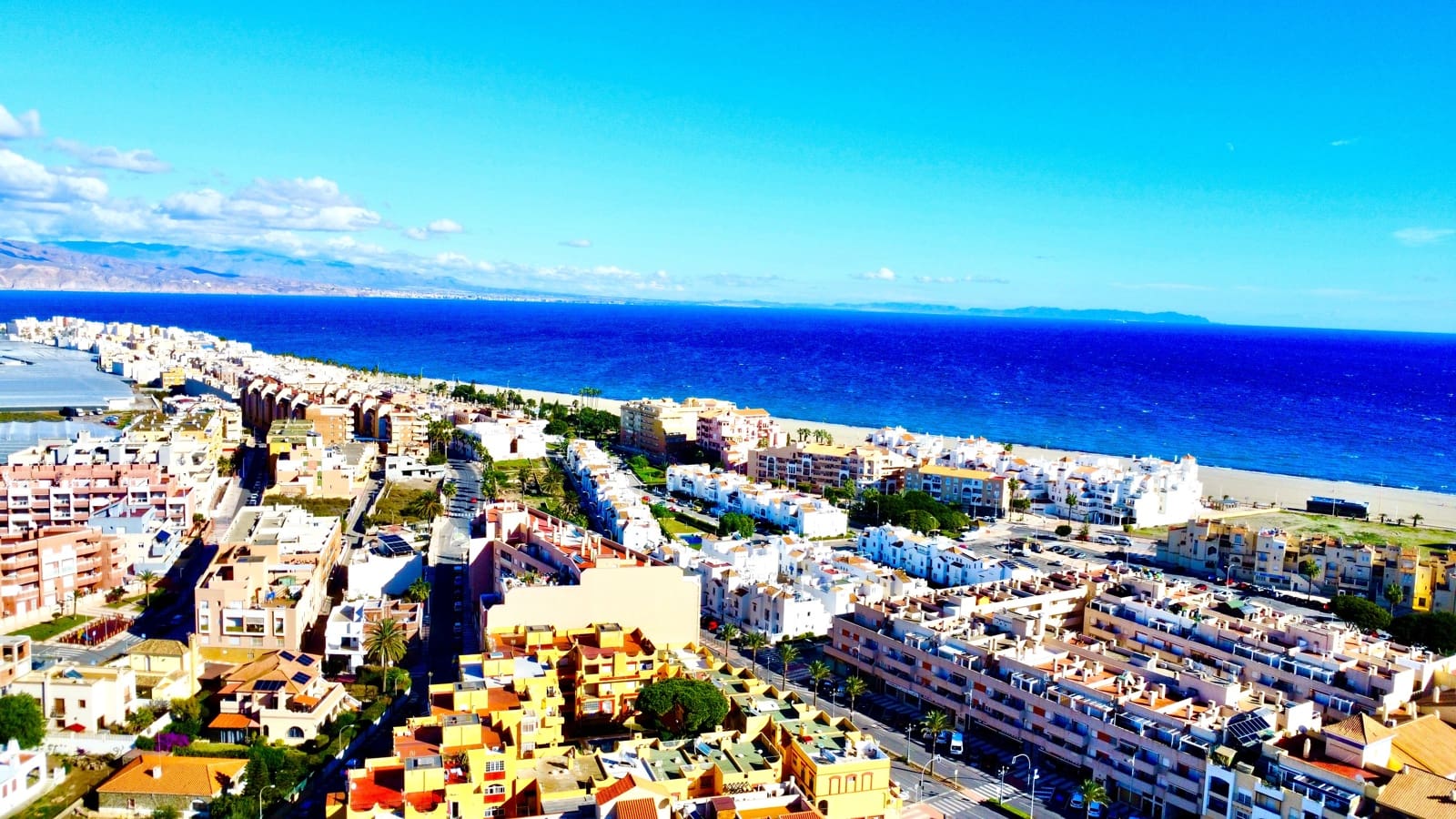 1 sypialnia Apartament na sprzedaż w Roquetas de Mar z basenem garażem - 125 000 € (Ref: 9480773)