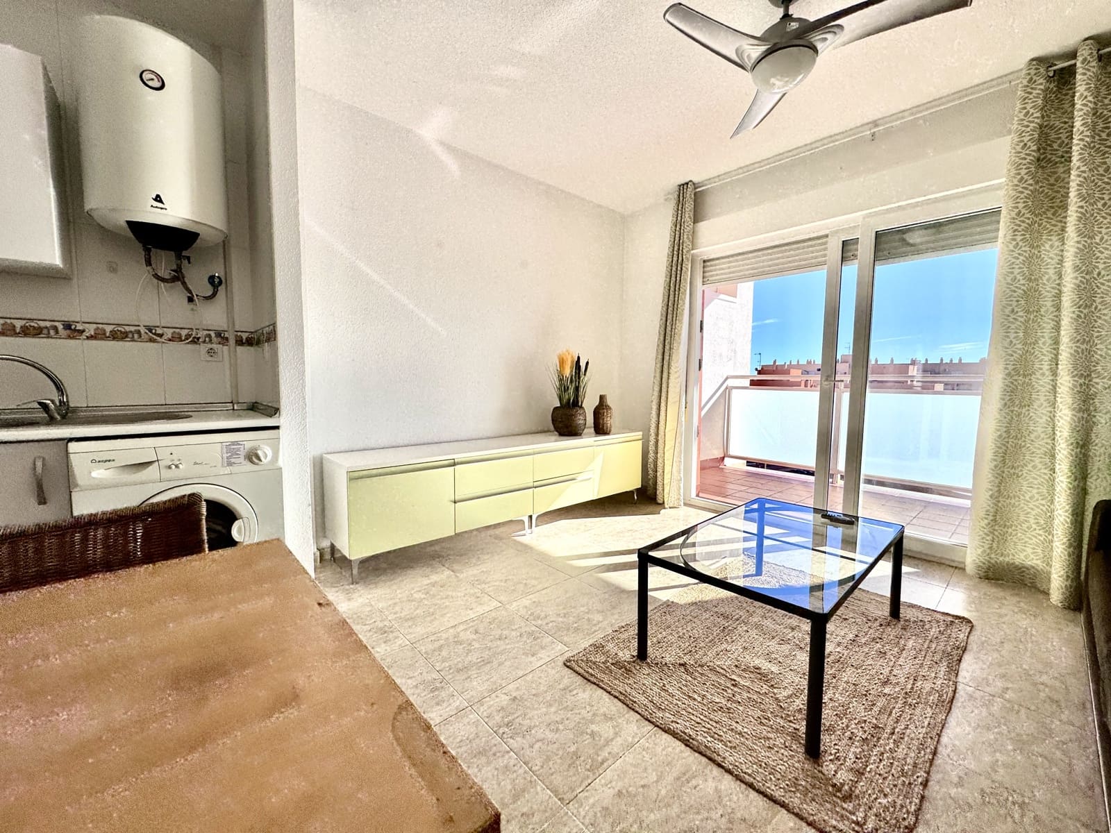 1 sypialnia Apartament na sprzedaż w Roquetas de Mar z basenem garażem - 125 000 € (Ref: 9480773)