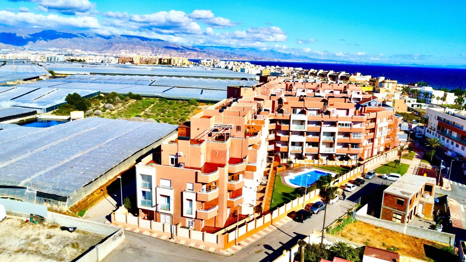 1 sypialnia Apartament na sprzedaż w Roquetas de Mar z basenem garażem - 125 000 € (Ref: 9480773)