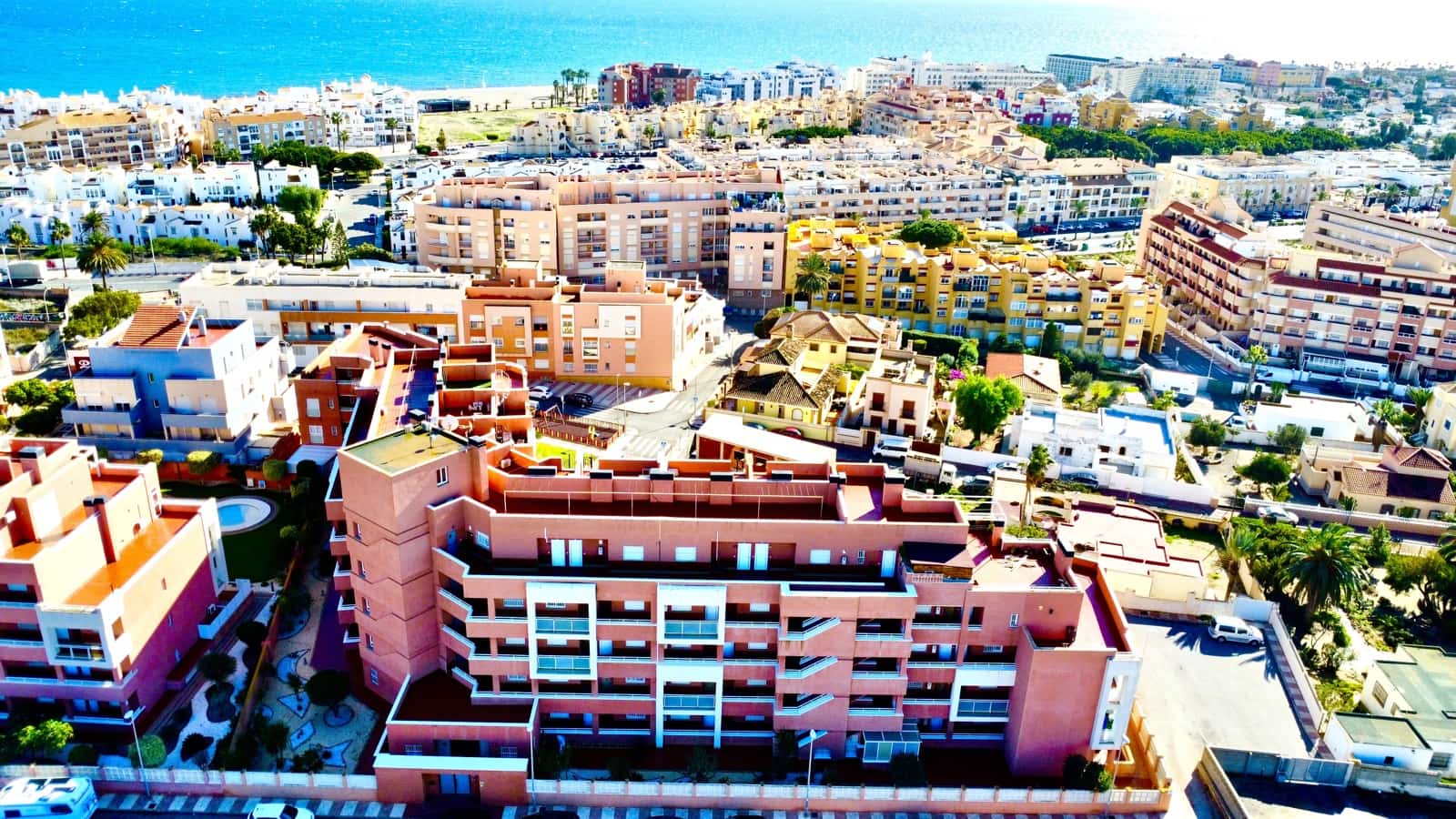 1 sypialnia Apartament na sprzedaż w Roquetas de Mar z basenem garażem - 125 000 € (Ref: 9480773)