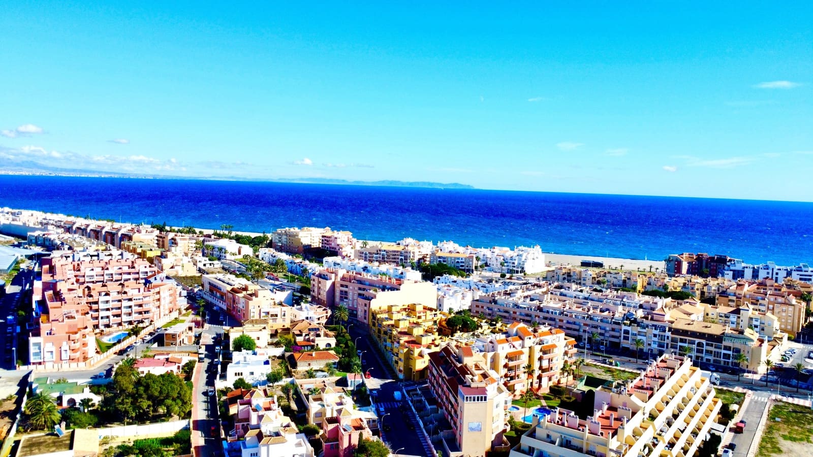 1 sypialnia Apartament na sprzedaż w Roquetas de Mar z basenem garażem - 125 000 € (Ref: 9480773)