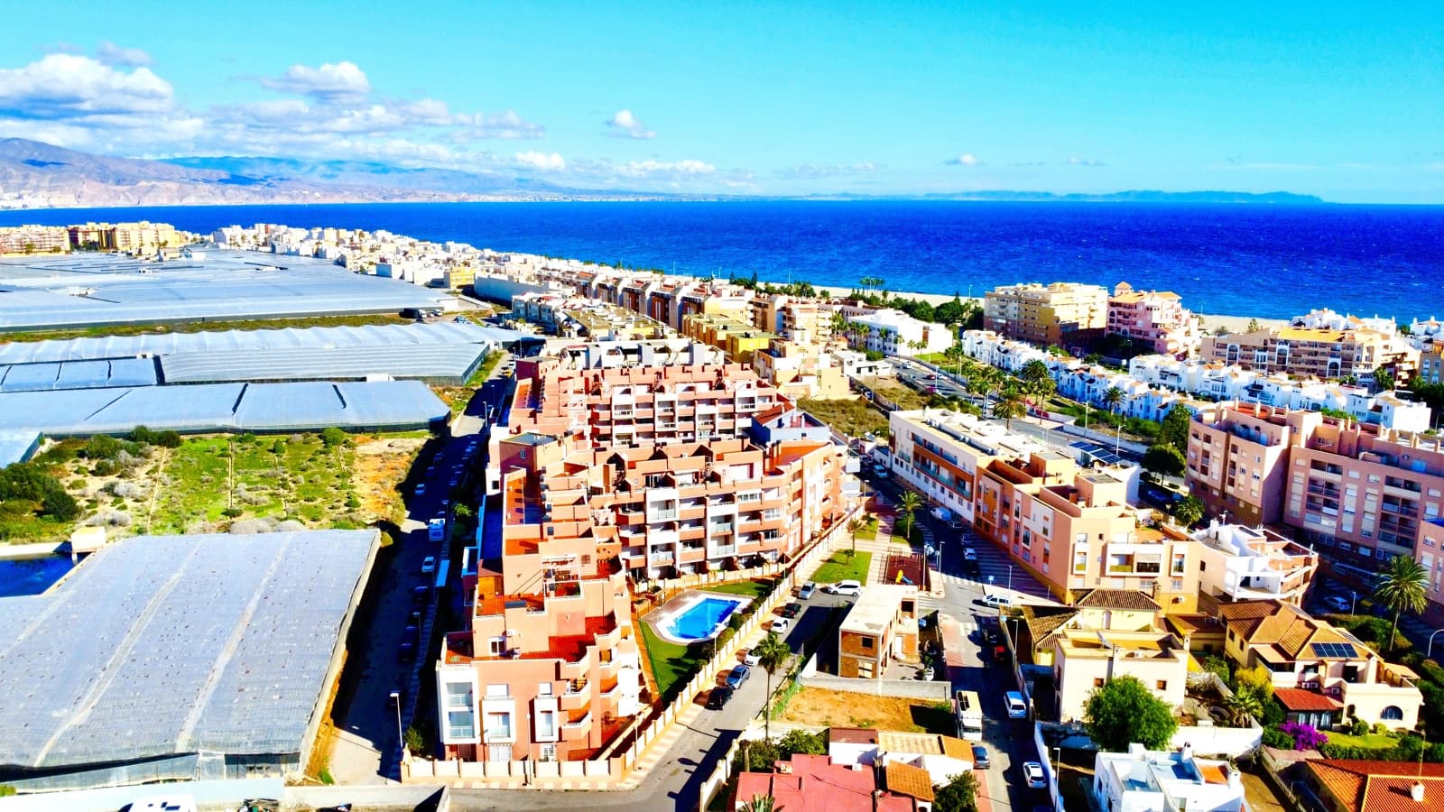 1 sypialnia Apartament na sprzedaż w Roquetas de Mar z basenem garażem - 125 000 € (Ref: 9480773)