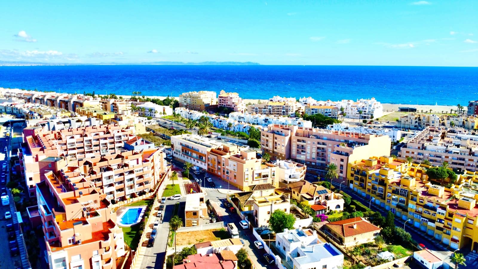 1 sypialnia Apartament na sprzedaż w Roquetas de Mar z basenem garażem - 125 000 € (Ref: 9480773)