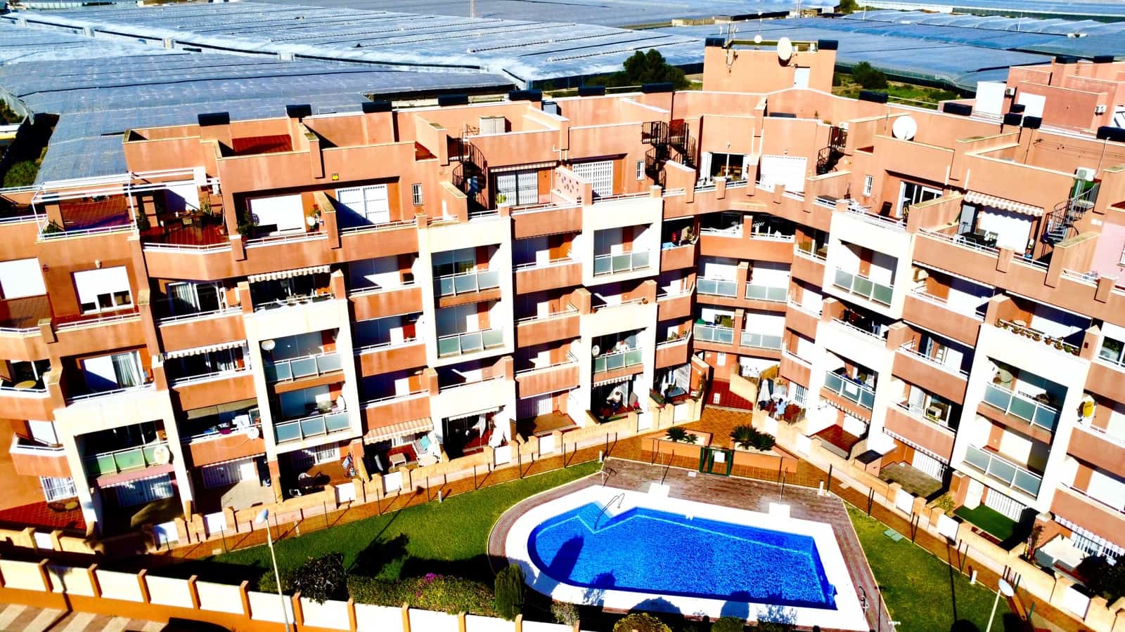 1 sypialnia Apartament na sprzedaż w Roquetas de Mar z basenem garażem - 125 000 € (Ref: 9480773)