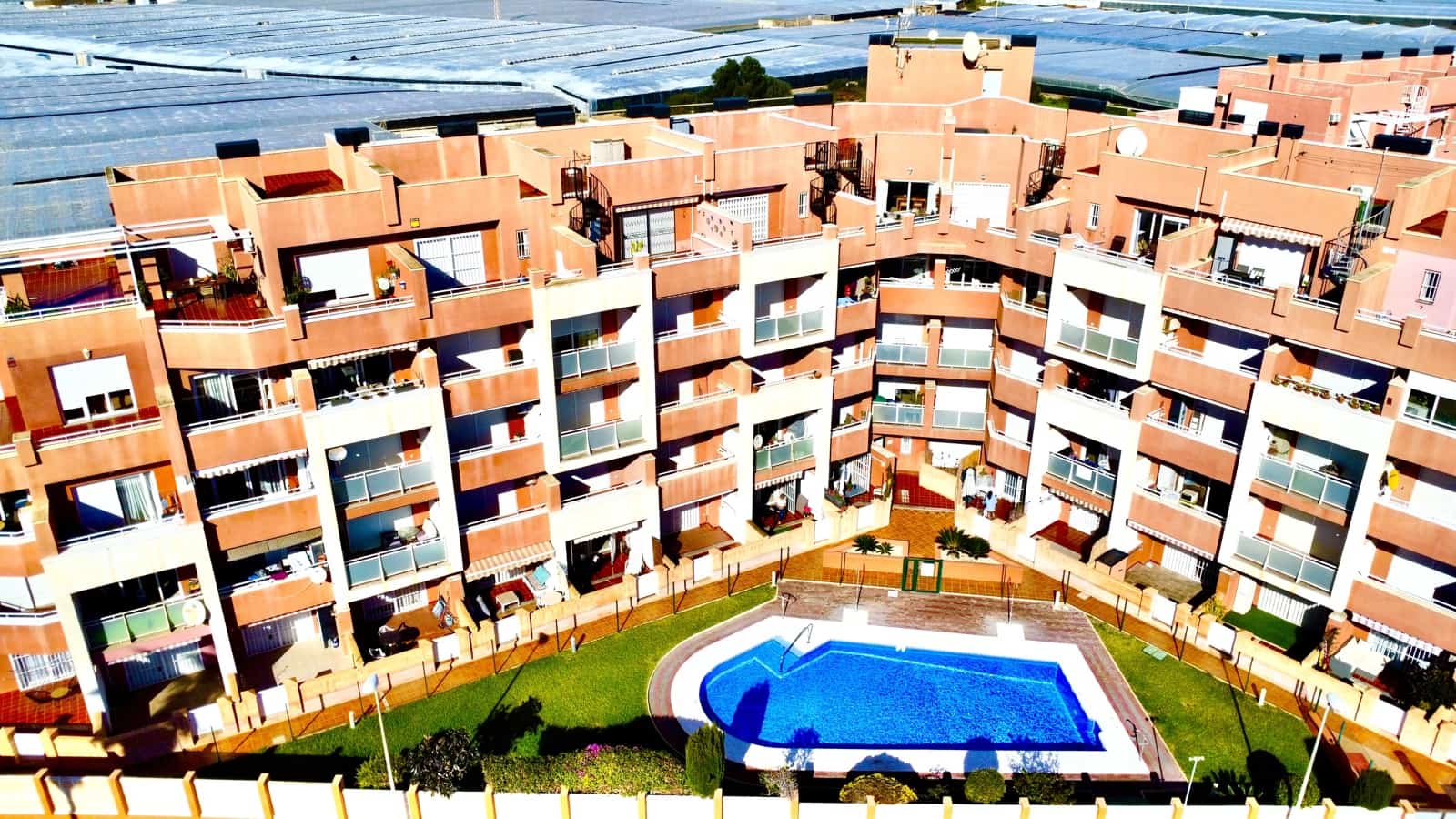 1 sypialnia Apartament na sprzedaż w Roquetas de Mar z basenem garażem - 125 000 € (Ref: 9480773)