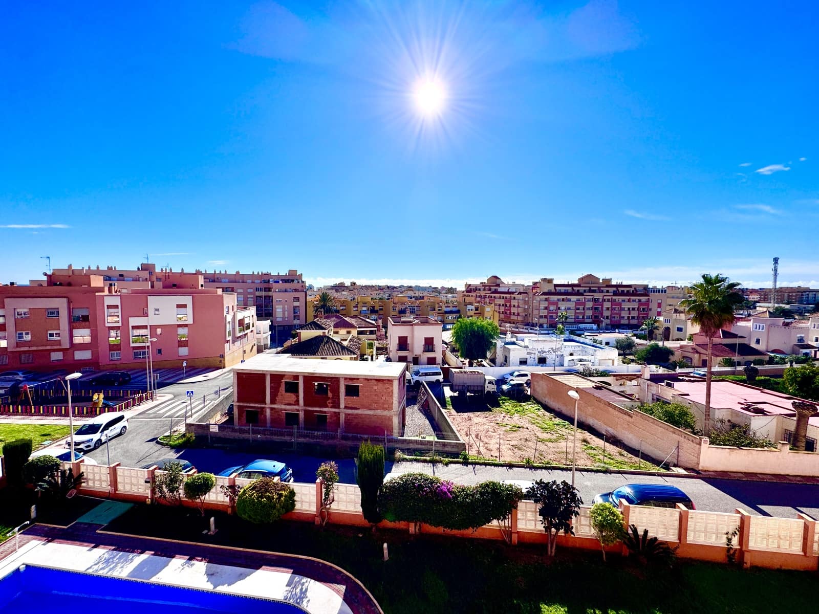 1 sypialnia Apartament na sprzedaż w Roquetas de Mar z basenem garażem - 125 000 € (Ref: 9480773)