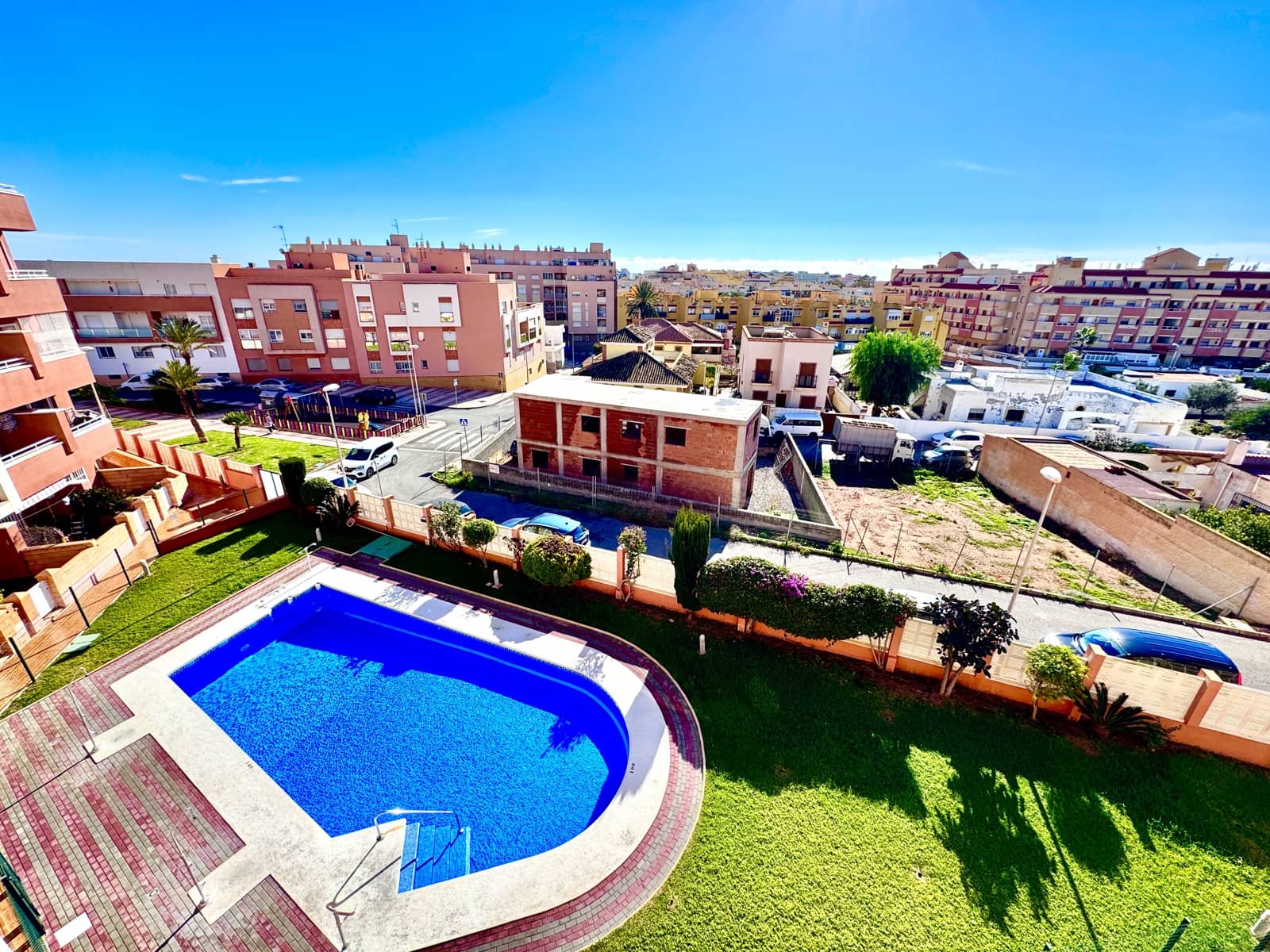 1 sypialnia Apartament na sprzedaż w Roquetas de Mar z basenem garażem - 125 000 € (Ref: 9480773)