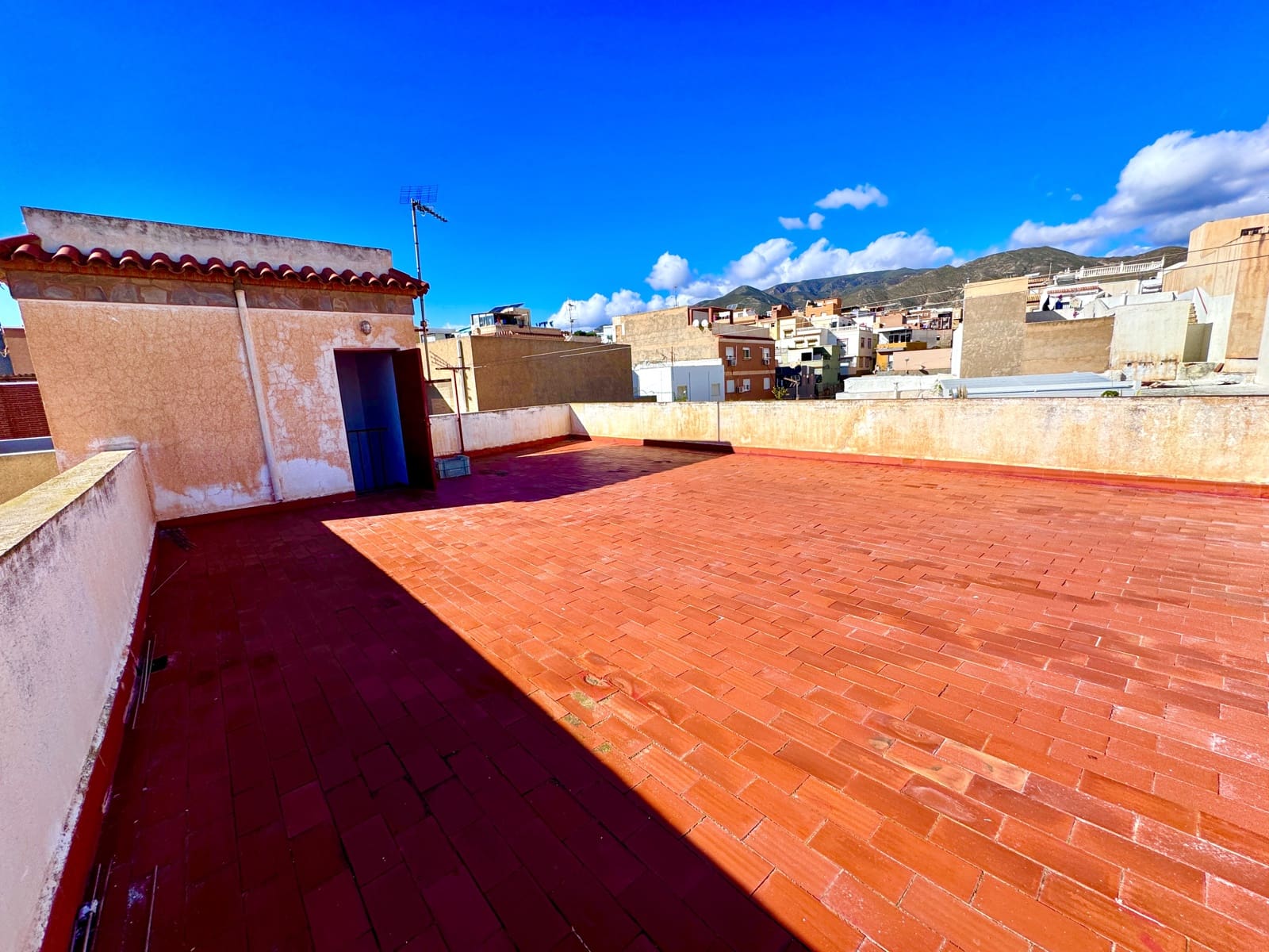 4 soveværelse Byhus til salg i Adra med garage - € 160.000 (Ref: 9521406)