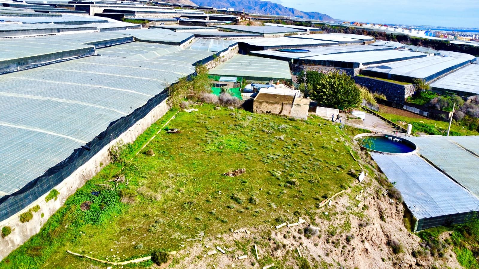 Mark till salu i Adra - 104 300 € (Ref: 9524730)