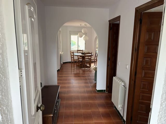 4 slaapkamer Villa te koop in Oliva Pueblo, Oliva met garage - € 250.000 (Ref: 9100235)