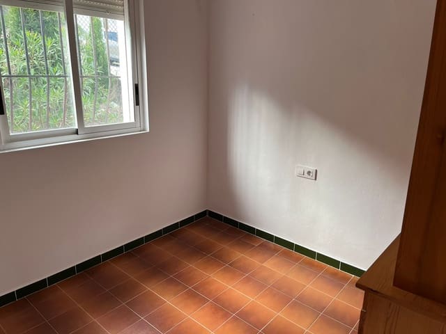 Chalet de 4 habitaciones en Oliva en venta con garaje - 275.000 € (Ref: 9100235)