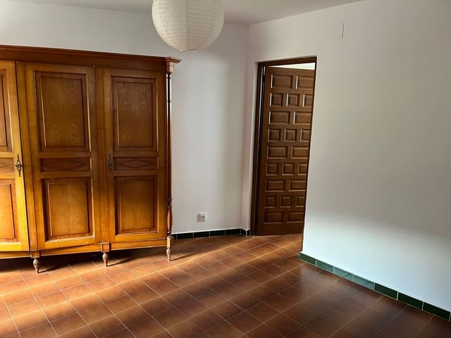 Chalet de 4 habitaciones en Oliva en venta con garaje - 275.000 € (Ref: 9100235)