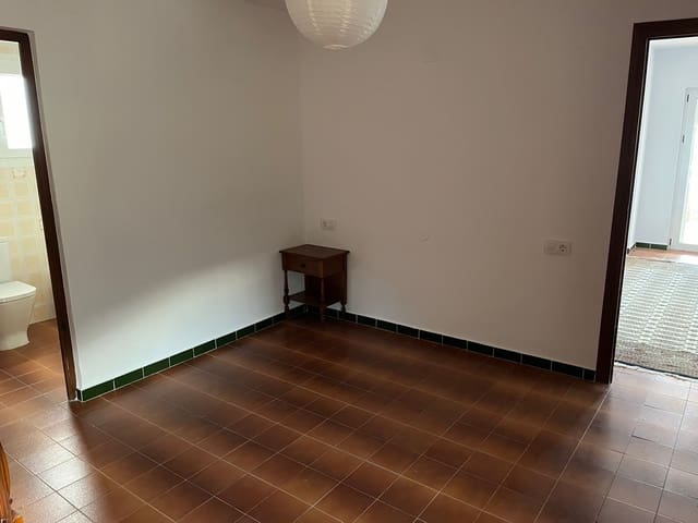 Chalet de 4 habitaciones en Oliva en venta con garaje - 275.000 € (Ref: 9100235)