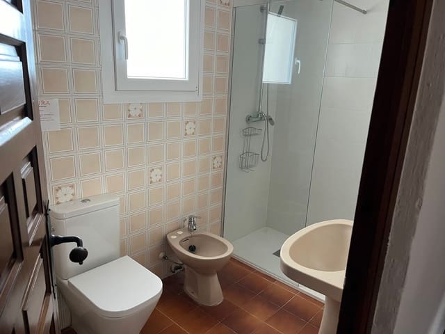 Chalet de 4 habitaciones en Oliva en venta con garaje - 275.000 € (Ref: 9100235)