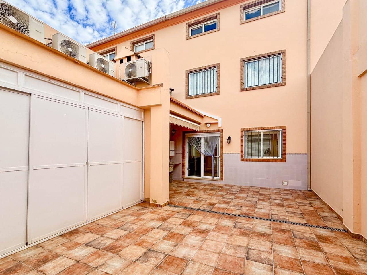 4 sovrum Villa till salu i Pucol - 450 000 € (Ref: 9616813)