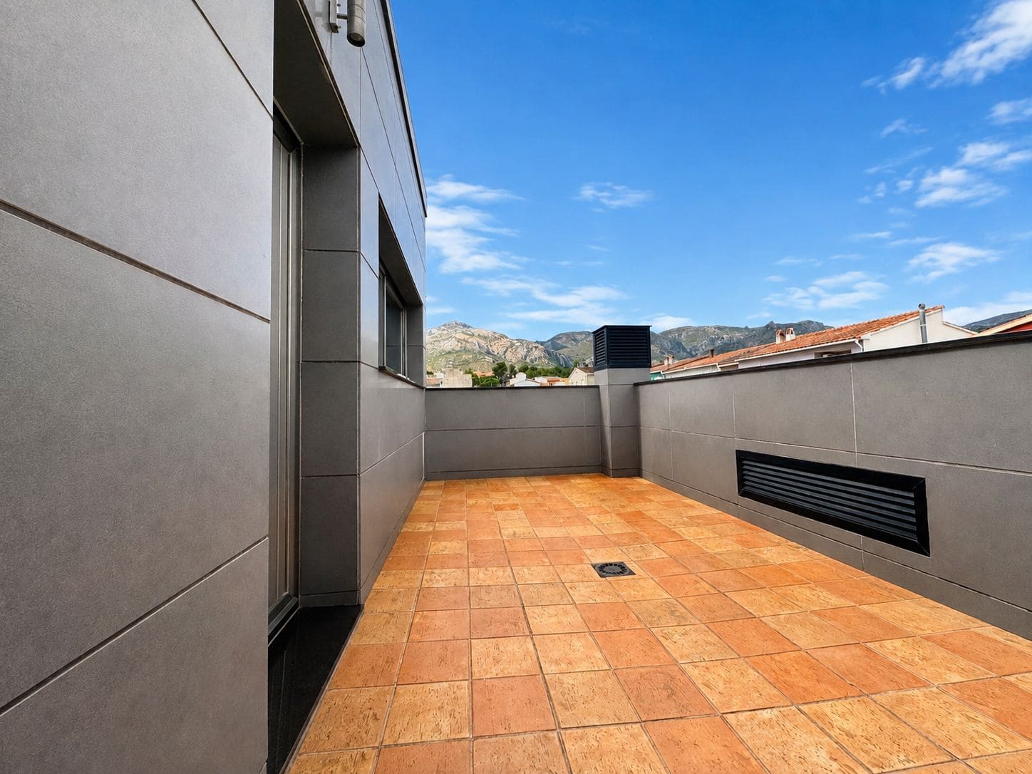 2 bedroom Villa for sale in Pego with garage - € 600,000 (Ref: 10038571)