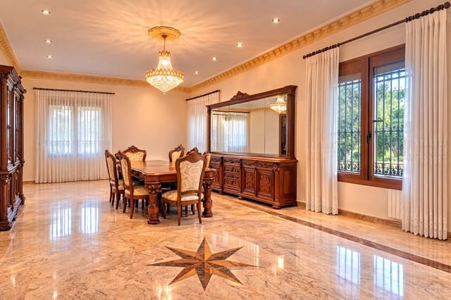 Villa til salgs i Pego med garasje - € 650 000 (Ref: 10073112)