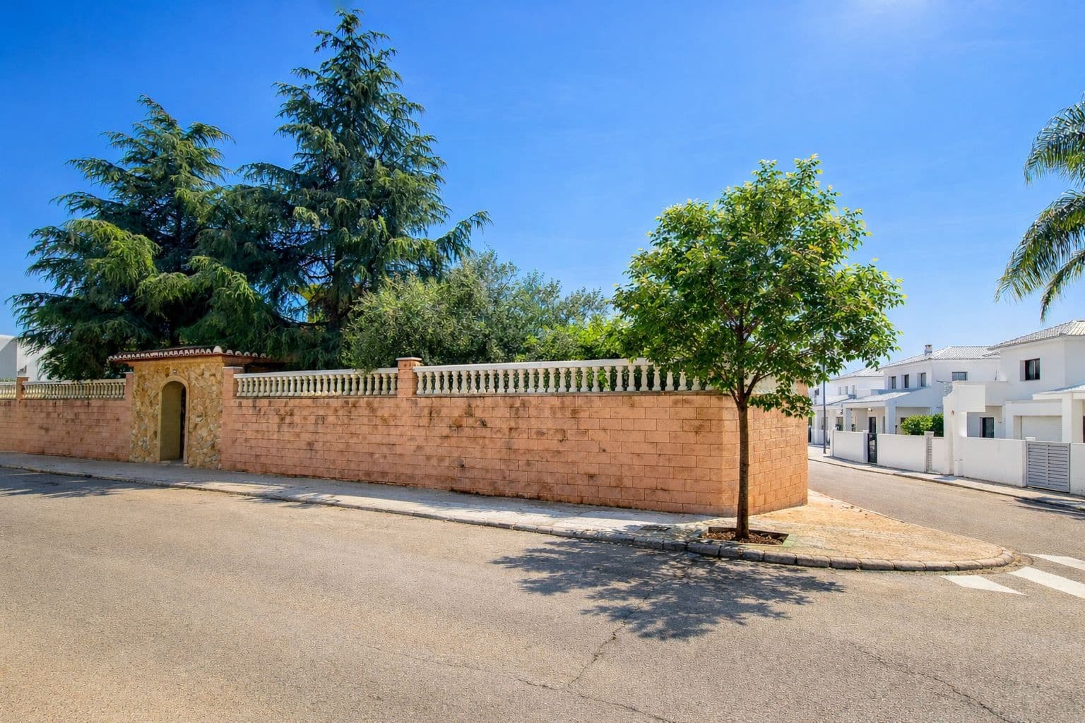 Villa til salgs i Pego med garasje - € 650 000 (Ref: 10073112)