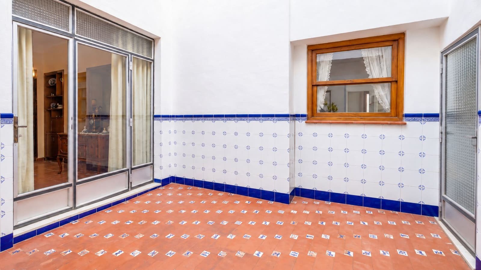 4 bedroom Townhouse for sale in Pego with garage - € 185,000 (Ref: 10091282)