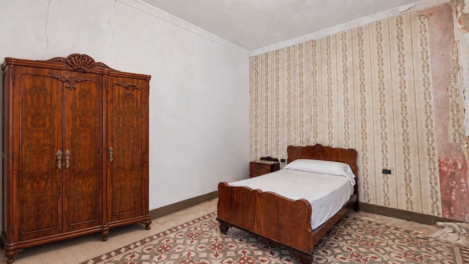 4 bedroom Townhouse for sale in Pego with garage - € 185,000 (Ref: 10091282)