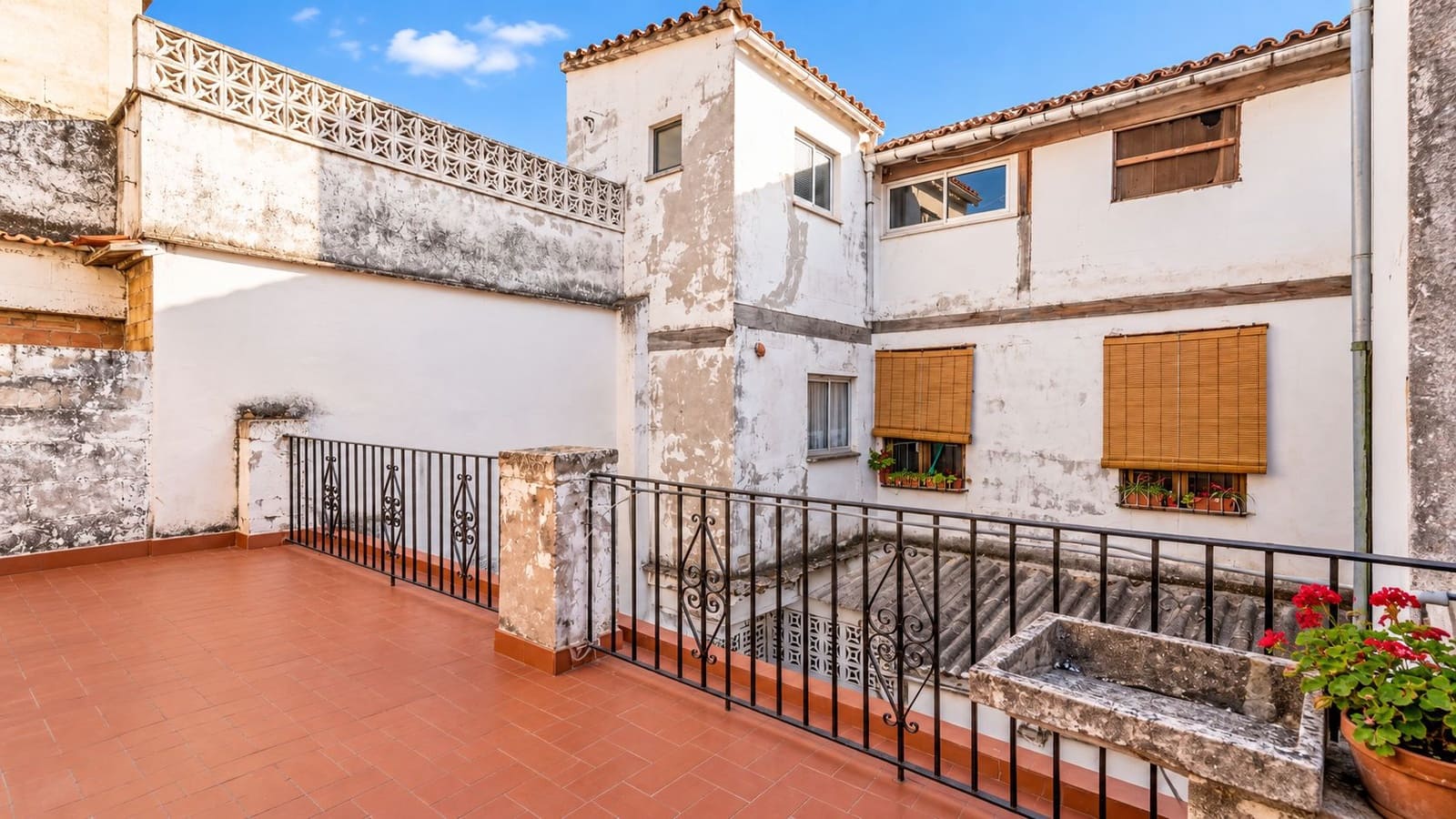 4 bedroom Townhouse for sale in Pego with garage - € 185,000 (Ref: 10091282)
