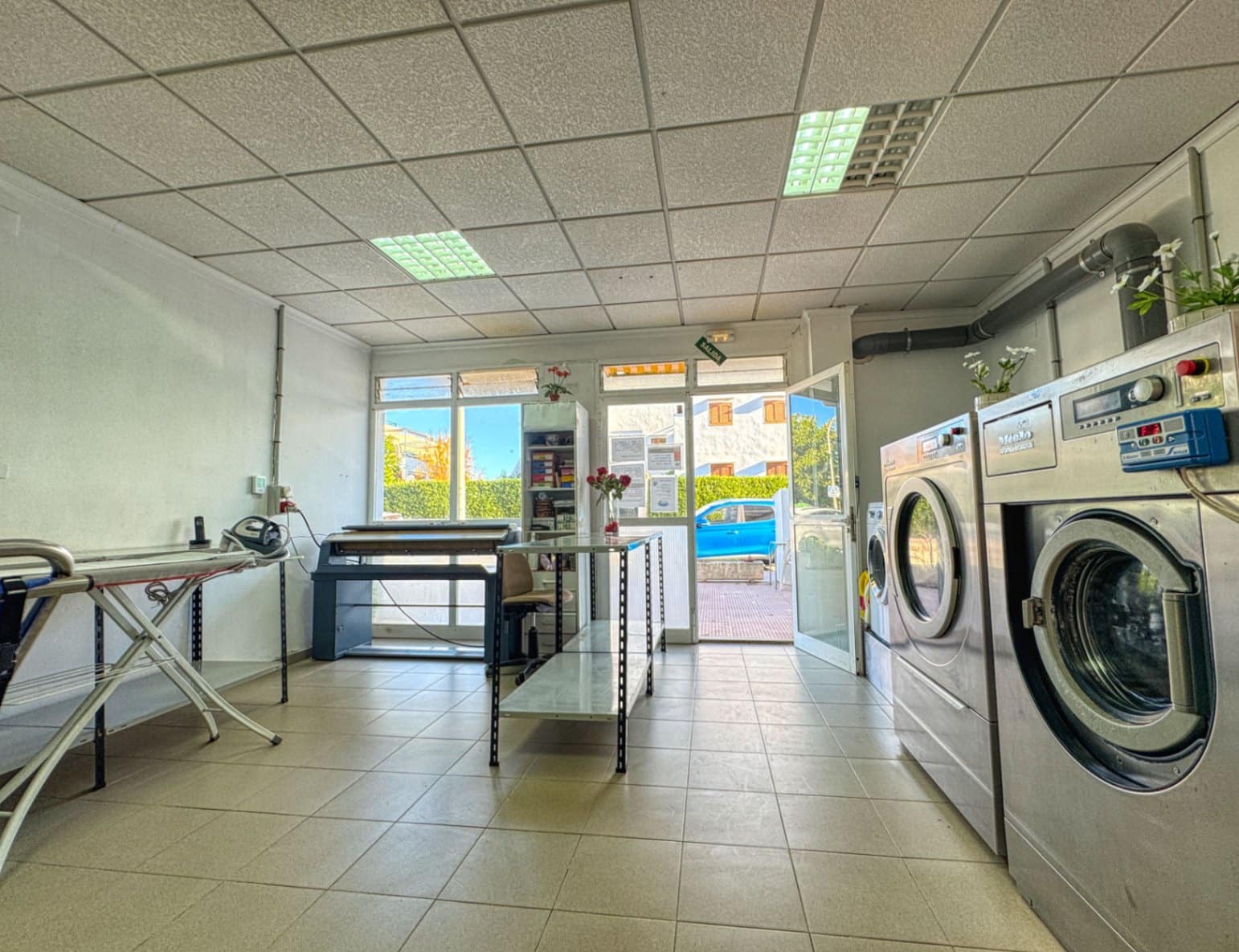 Commercial for sale in Oliva - € 114,900 (Ref: 9109488)