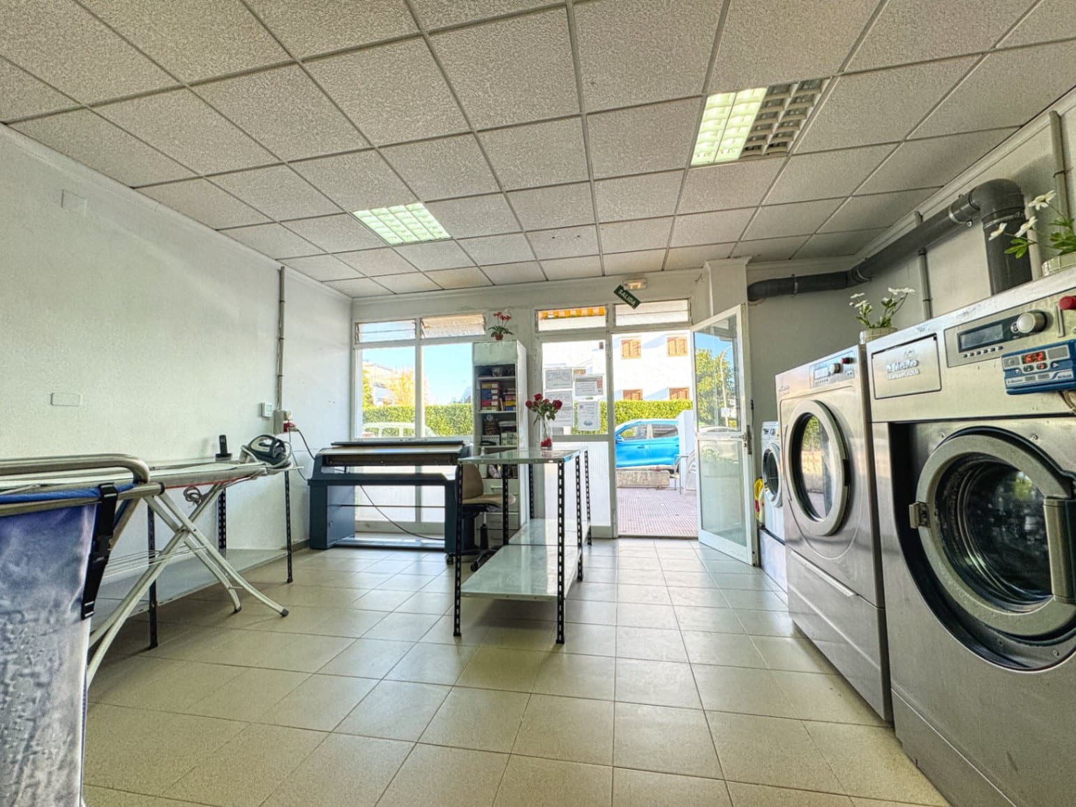 Commercial for sale in Oliva - € 114,900 (Ref: 9109488)